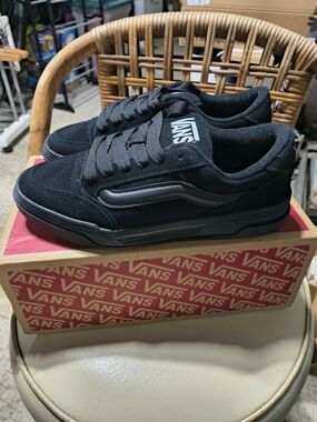Vans NWT Black On Black Suede Old Skool Hylane Low-Top Sneakers Women's 8